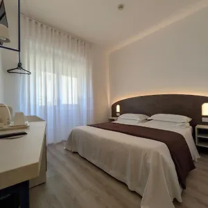 Szálloda Piccolo, Verona